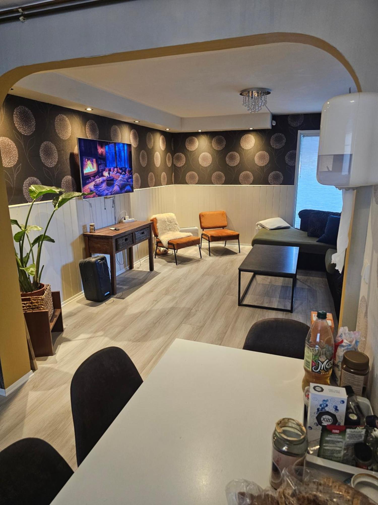 Full Privacy Townhome In Oslo With Wifi 外观 照片